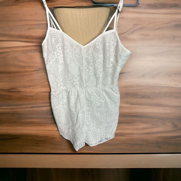 BCBG Generation White Eyelet Romper Lined Spaghetti Straps Size Small - Picture 1 of 4
